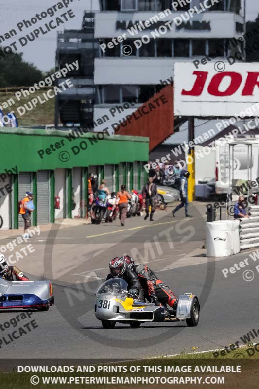 Vintage motorcycle club;eventdigitalimages;mallory park;mallory park trackday photographs;no limits trackdays;peter wileman photography;trackday digital images;trackday photos;vmcc festival 1000 bikes photographs