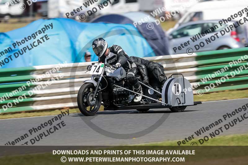 Vintage motorcycle club;eventdigitalimages;mallory park;mallory park trackday photographs;no limits trackdays;peter wileman photography;trackday digital images;trackday photos;vmcc festival 1000 bikes photographs