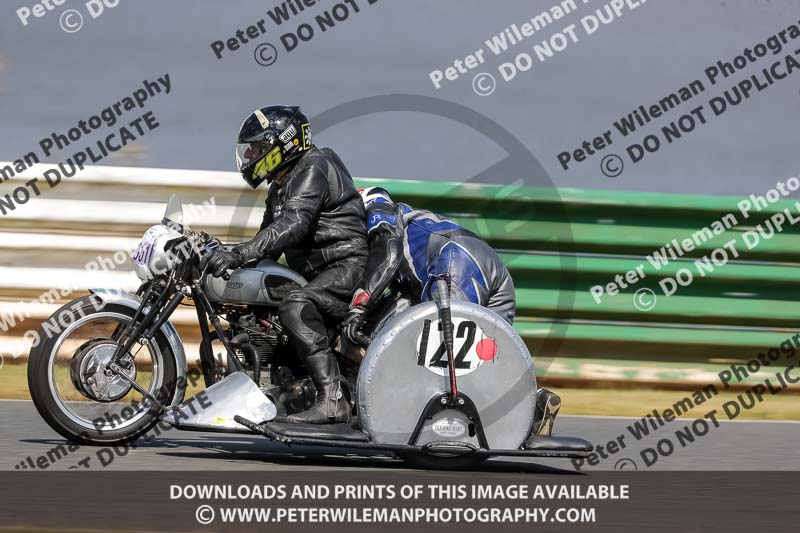 Vintage motorcycle club;eventdigitalimages;mallory park;mallory park trackday photographs;no limits trackdays;peter wileman photography;trackday digital images;trackday photos;vmcc festival 1000 bikes photographs