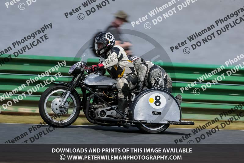 Vintage motorcycle club;eventdigitalimages;mallory park;mallory park trackday photographs;no limits trackdays;peter wileman photography;trackday digital images;trackday photos;vmcc festival 1000 bikes photographs