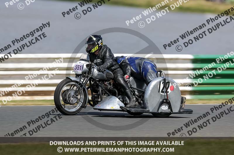 Vintage motorcycle club;eventdigitalimages;mallory park;mallory park trackday photographs;no limits trackdays;peter wileman photography;trackday digital images;trackday photos;vmcc festival 1000 bikes photographs