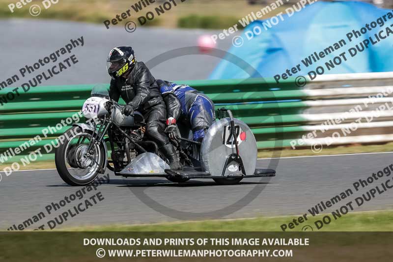 Vintage motorcycle club;eventdigitalimages;mallory park;mallory park trackday photographs;no limits trackdays;peter wileman photography;trackday digital images;trackday photos;vmcc festival 1000 bikes photographs