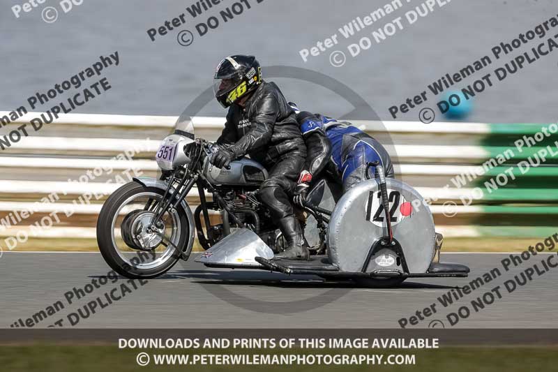 Vintage motorcycle club;eventdigitalimages;mallory park;mallory park trackday photographs;no limits trackdays;peter wileman photography;trackday digital images;trackday photos;vmcc festival 1000 bikes photographs