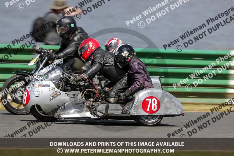 Vintage motorcycle club;eventdigitalimages;mallory park;mallory park trackday photographs;no limits trackdays;peter wileman photography;trackday digital images;trackday photos;vmcc festival 1000 bikes photographs