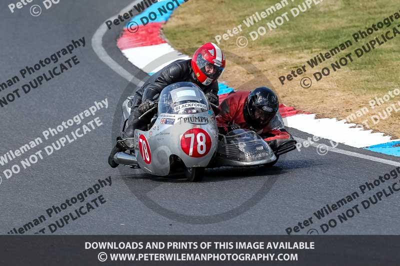 Vintage motorcycle club;eventdigitalimages;mallory park;mallory park trackday photographs;no limits trackdays;peter wileman photography;trackday digital images;trackday photos;vmcc festival 1000 bikes photographs