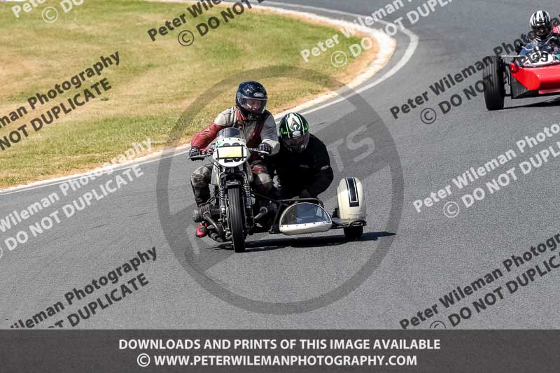 Vintage motorcycle club;eventdigitalimages;mallory park;mallory park trackday photographs;no limits trackdays;peter wileman photography;trackday digital images;trackday photos;vmcc festival 1000 bikes photographs