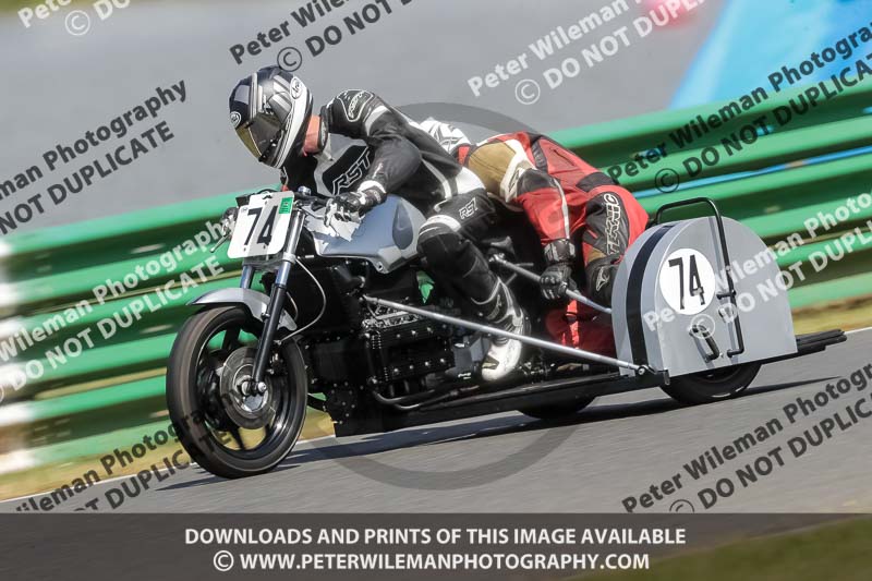 Vintage motorcycle club;eventdigitalimages;mallory park;mallory park trackday photographs;no limits trackdays;peter wileman photography;trackday digital images;trackday photos;vmcc festival 1000 bikes photographs