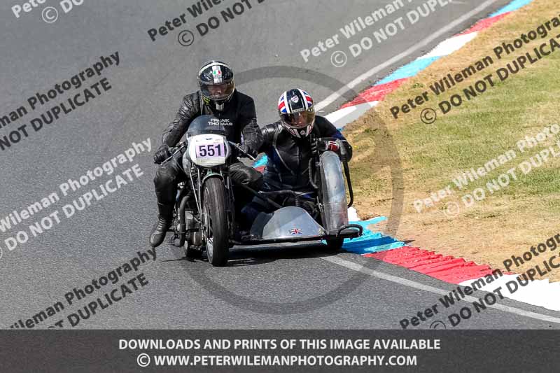 Vintage motorcycle club;eventdigitalimages;mallory park;mallory park trackday photographs;no limits trackdays;peter wileman photography;trackday digital images;trackday photos;vmcc festival 1000 bikes photographs