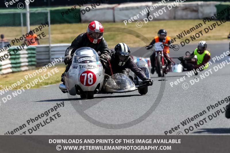 Vintage motorcycle club;eventdigitalimages;mallory park;mallory park trackday photographs;no limits trackdays;peter wileman photography;trackday digital images;trackday photos;vmcc festival 1000 bikes photographs