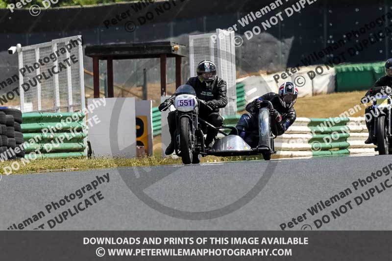 Vintage motorcycle club;eventdigitalimages;mallory park;mallory park trackday photographs;no limits trackdays;peter wileman photography;trackday digital images;trackday photos;vmcc festival 1000 bikes photographs