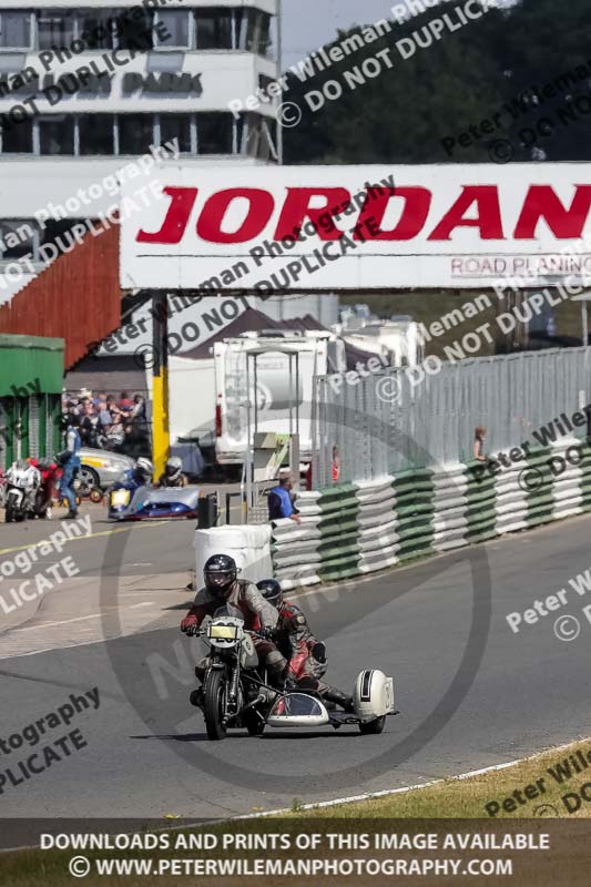 Vintage motorcycle club;eventdigitalimages;mallory park;mallory park trackday photographs;no limits trackdays;peter wileman photography;trackday digital images;trackday photos;vmcc festival 1000 bikes photographs