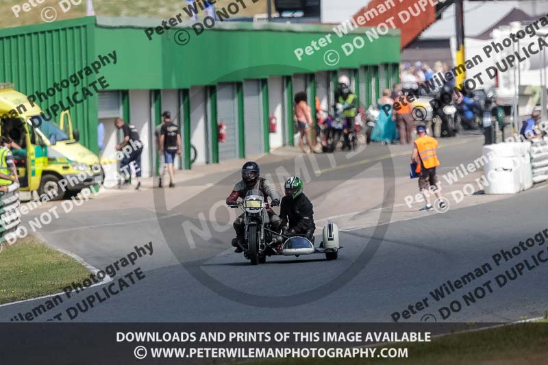 Vintage motorcycle club;eventdigitalimages;mallory park;mallory park trackday photographs;no limits trackdays;peter wileman photography;trackday digital images;trackday photos;vmcc festival 1000 bikes photographs