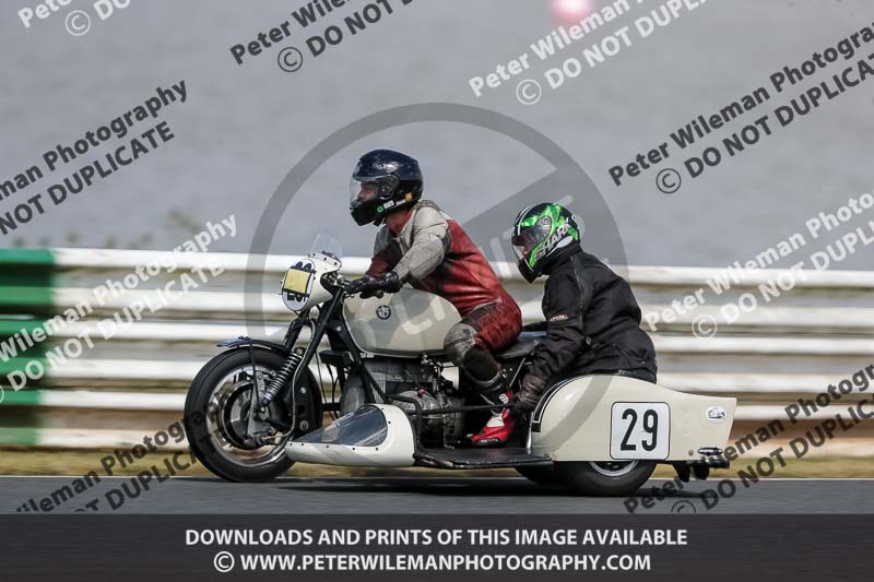 Vintage motorcycle club;eventdigitalimages;mallory park;mallory park trackday photographs;no limits trackdays;peter wileman photography;trackday digital images;trackday photos;vmcc festival 1000 bikes photographs