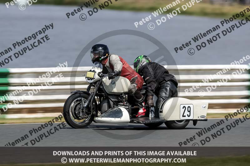 Vintage motorcycle club;eventdigitalimages;mallory park;mallory park trackday photographs;no limits trackdays;peter wileman photography;trackday digital images;trackday photos;vmcc festival 1000 bikes photographs