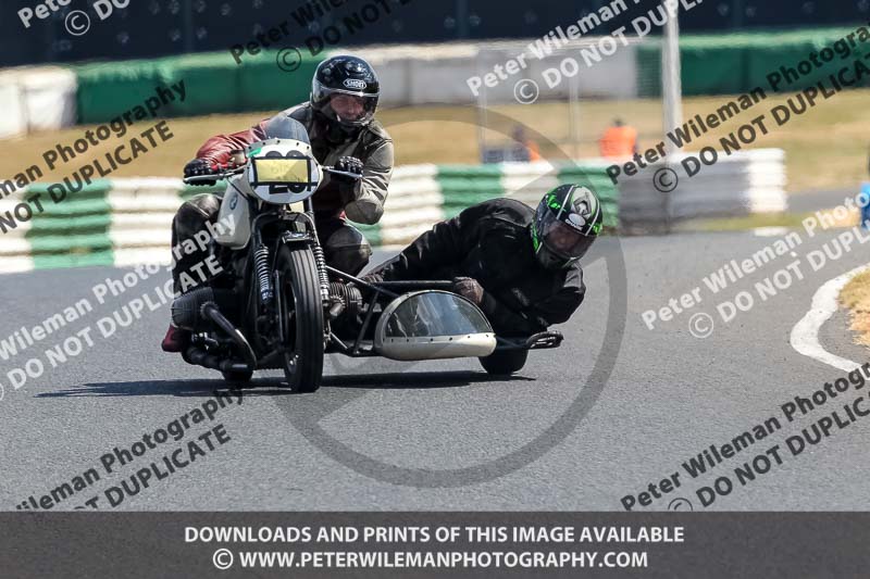 Vintage motorcycle club;eventdigitalimages;mallory park;mallory park trackday photographs;no limits trackdays;peter wileman photography;trackday digital images;trackday photos;vmcc festival 1000 bikes photographs