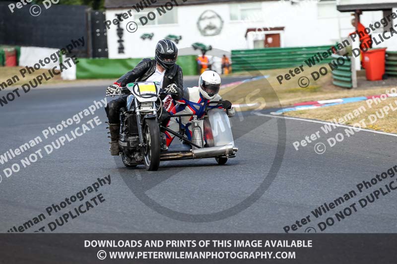 Vintage motorcycle club;eventdigitalimages;mallory park;mallory park trackday photographs;no limits trackdays;peter wileman photography;trackday digital images;trackday photos;vmcc festival 1000 bikes photographs