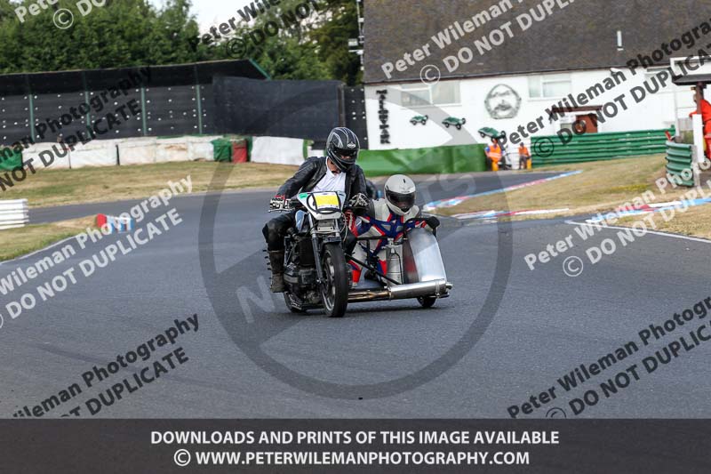 Vintage motorcycle club;eventdigitalimages;mallory park;mallory park trackday photographs;no limits trackdays;peter wileman photography;trackday digital images;trackday photos;vmcc festival 1000 bikes photographs