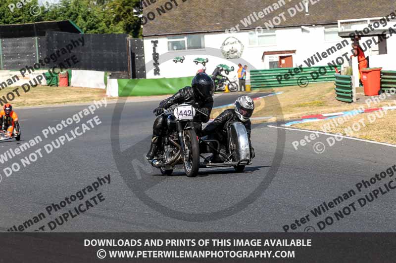 Vintage motorcycle club;eventdigitalimages;mallory park;mallory park trackday photographs;no limits trackdays;peter wileman photography;trackday digital images;trackday photos;vmcc festival 1000 bikes photographs