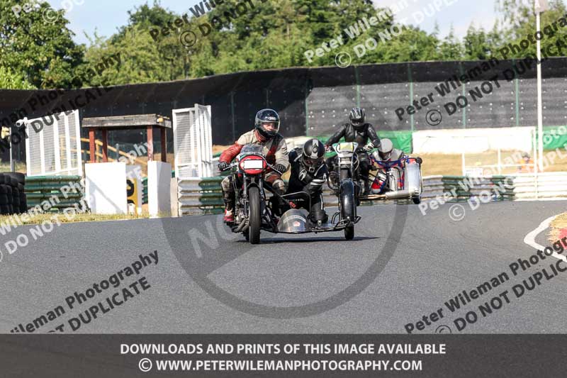 Vintage motorcycle club;eventdigitalimages;mallory park;mallory park trackday photographs;no limits trackdays;peter wileman photography;trackday digital images;trackday photos;vmcc festival 1000 bikes photographs