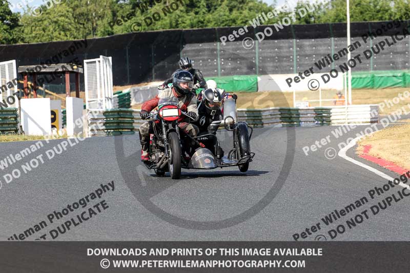 Vintage motorcycle club;eventdigitalimages;mallory park;mallory park trackday photographs;no limits trackdays;peter wileman photography;trackday digital images;trackday photos;vmcc festival 1000 bikes photographs