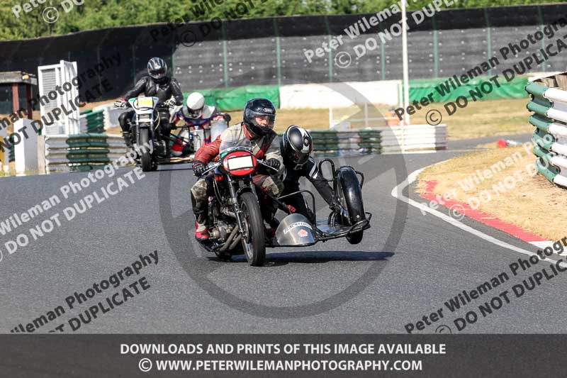 Vintage motorcycle club;eventdigitalimages;mallory park;mallory park trackday photographs;no limits trackdays;peter wileman photography;trackday digital images;trackday photos;vmcc festival 1000 bikes photographs