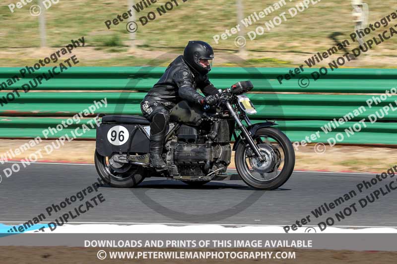 Vintage motorcycle club;eventdigitalimages;mallory park;mallory park trackday photographs;no limits trackdays;peter wileman photography;trackday digital images;trackday photos;vmcc festival 1000 bikes photographs