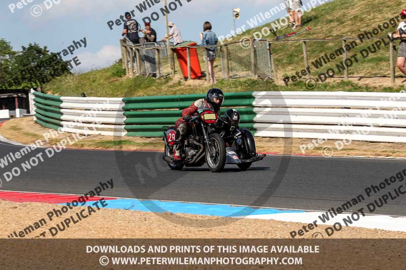 Vintage motorcycle club;eventdigitalimages;mallory park;mallory park trackday photographs;no limits trackdays;peter wileman photography;trackday digital images;trackday photos;vmcc festival 1000 bikes photographs