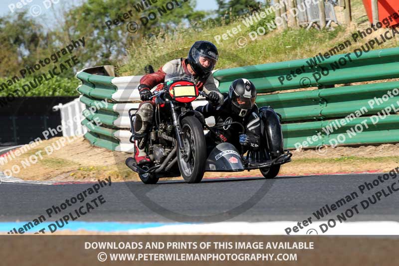 Vintage motorcycle club;eventdigitalimages;mallory park;mallory park trackday photographs;no limits trackdays;peter wileman photography;trackday digital images;trackday photos;vmcc festival 1000 bikes photographs