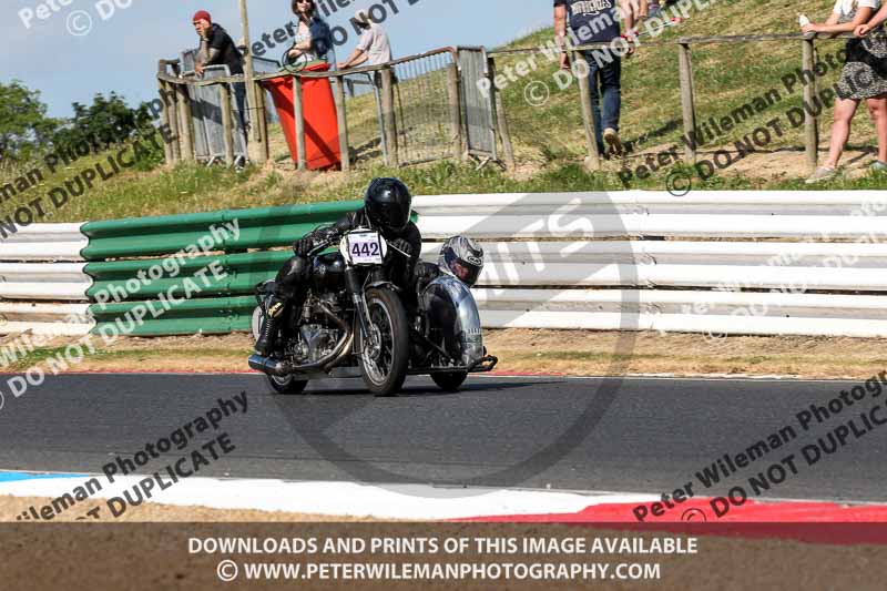 Vintage motorcycle club;eventdigitalimages;mallory park;mallory park trackday photographs;no limits trackdays;peter wileman photography;trackday digital images;trackday photos;vmcc festival 1000 bikes photographs