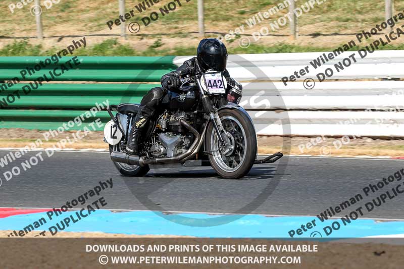 Vintage motorcycle club;eventdigitalimages;mallory park;mallory park trackday photographs;no limits trackdays;peter wileman photography;trackday digital images;trackday photos;vmcc festival 1000 bikes photographs