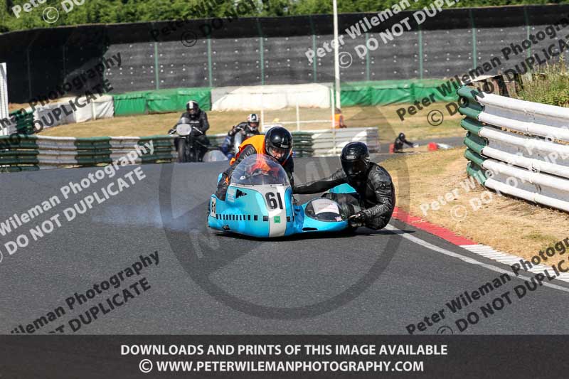 Vintage motorcycle club;eventdigitalimages;mallory park;mallory park trackday photographs;no limits trackdays;peter wileman photography;trackday digital images;trackday photos;vmcc festival 1000 bikes photographs