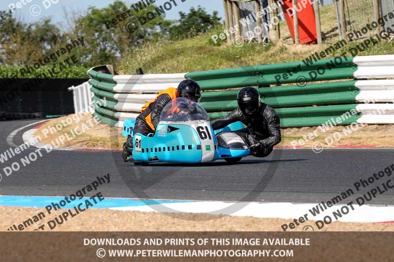 Vintage motorcycle club;eventdigitalimages;mallory park;mallory park trackday photographs;no limits trackdays;peter wileman photography;trackday digital images;trackday photos;vmcc festival 1000 bikes photographs