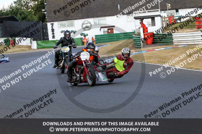 Vintage motorcycle club;eventdigitalimages;mallory park;mallory park trackday photographs;no limits trackdays;peter wileman photography;trackday digital images;trackday photos;vmcc festival 1000 bikes photographs