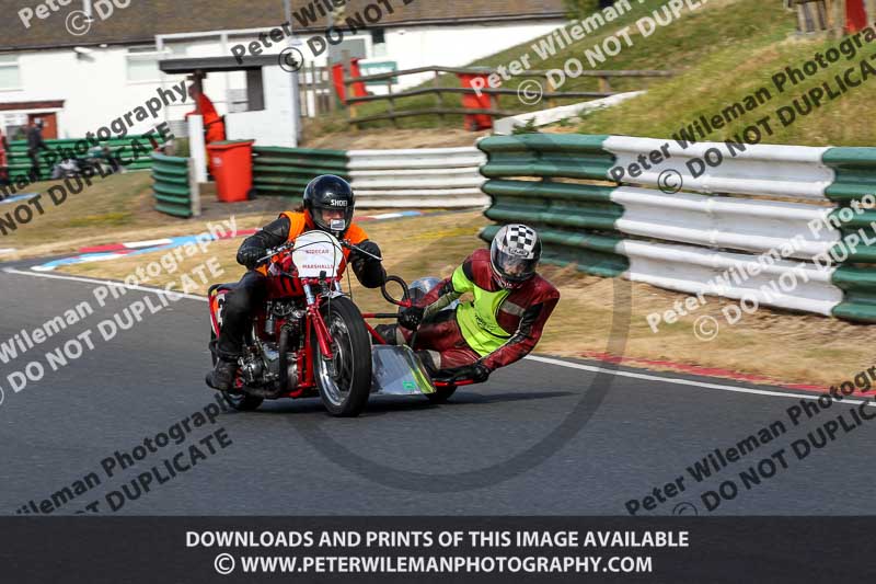 Vintage motorcycle club;eventdigitalimages;mallory park;mallory park trackday photographs;no limits trackdays;peter wileman photography;trackday digital images;trackday photos;vmcc festival 1000 bikes photographs