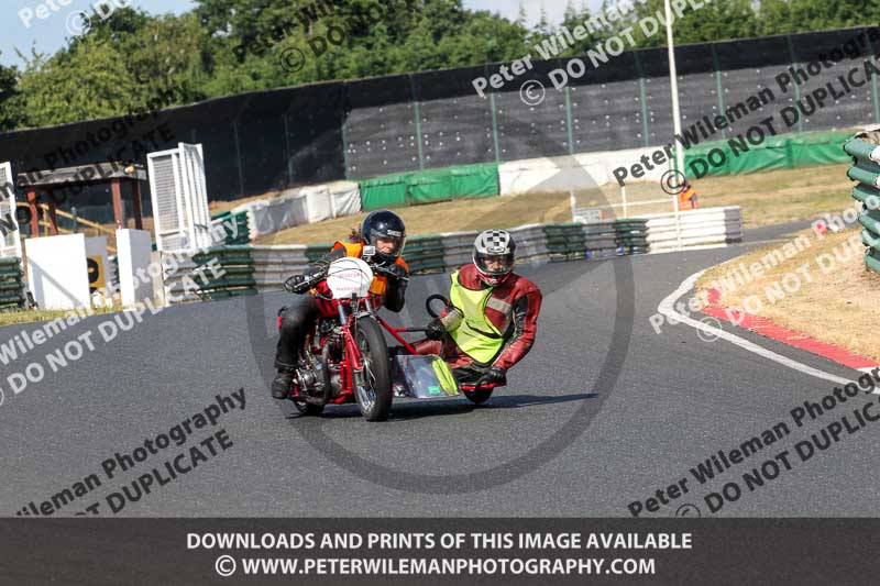 Vintage motorcycle club;eventdigitalimages;mallory park;mallory park trackday photographs;no limits trackdays;peter wileman photography;trackday digital images;trackday photos;vmcc festival 1000 bikes photographs