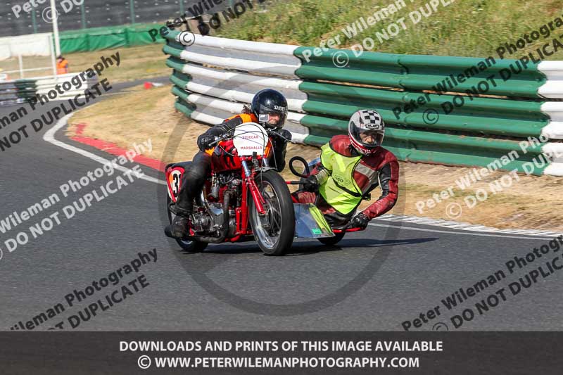 Vintage motorcycle club;eventdigitalimages;mallory park;mallory park trackday photographs;no limits trackdays;peter wileman photography;trackday digital images;trackday photos;vmcc festival 1000 bikes photographs