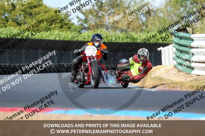 Vintage motorcycle club;eventdigitalimages;mallory park;mallory park trackday photographs;no limits trackdays;peter wileman photography;trackday digital images;trackday photos;vmcc festival 1000 bikes photographs