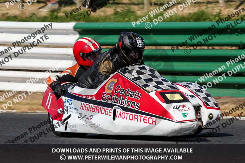 Vintage motorcycle club;eventdigitalimages;mallory park;mallory park trackday photographs;no limits trackdays;peter wileman photography;trackday digital images;trackday photos;vmcc festival 1000 bikes photographs