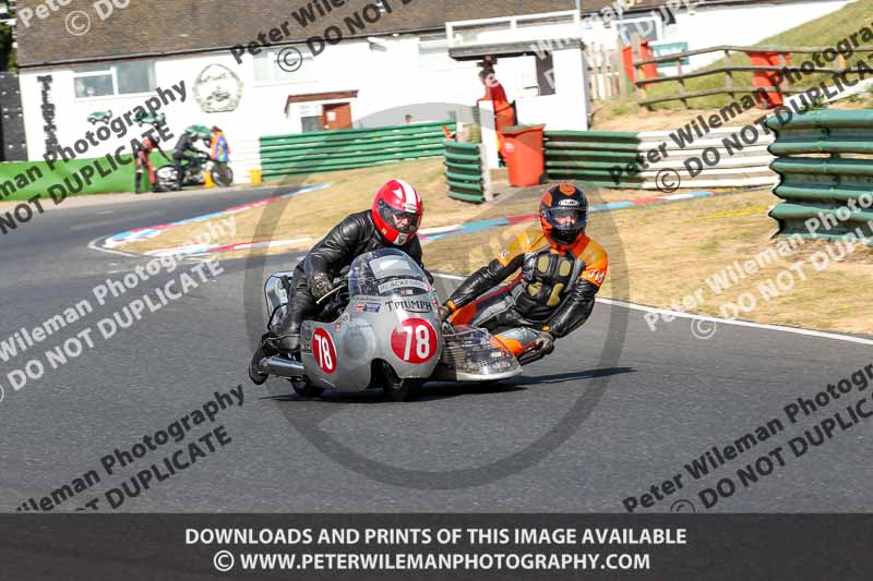 Vintage motorcycle club;eventdigitalimages;mallory park;mallory park trackday photographs;no limits trackdays;peter wileman photography;trackday digital images;trackday photos;vmcc festival 1000 bikes photographs