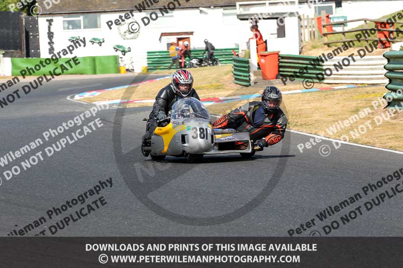 Vintage motorcycle club;eventdigitalimages;mallory park;mallory park trackday photographs;no limits trackdays;peter wileman photography;trackday digital images;trackday photos;vmcc festival 1000 bikes photographs