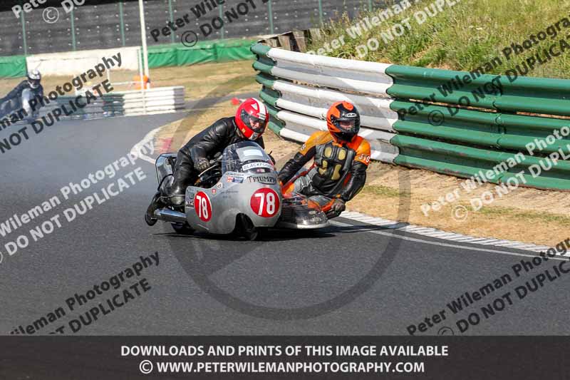 Vintage motorcycle club;eventdigitalimages;mallory park;mallory park trackday photographs;no limits trackdays;peter wileman photography;trackday digital images;trackday photos;vmcc festival 1000 bikes photographs