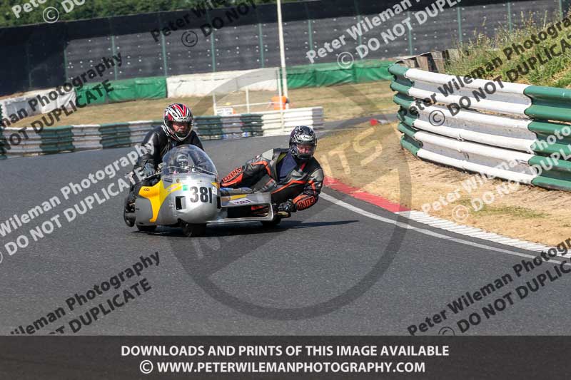 Vintage motorcycle club;eventdigitalimages;mallory park;mallory park trackday photographs;no limits trackdays;peter wileman photography;trackday digital images;trackday photos;vmcc festival 1000 bikes photographs