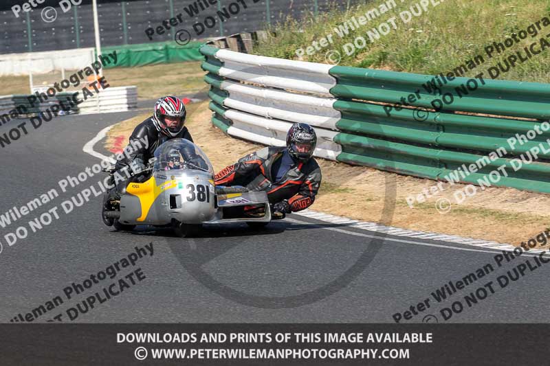 Vintage motorcycle club;eventdigitalimages;mallory park;mallory park trackday photographs;no limits trackdays;peter wileman photography;trackday digital images;trackday photos;vmcc festival 1000 bikes photographs