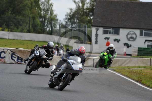 Mallory park Leicestershire;Mallory park photographs;Motorcycle action photographs;event digital images;eventdigitalimages;mallory park;no limits trackday;peter wileman photography;trackday;trackday digital images;trackday photos