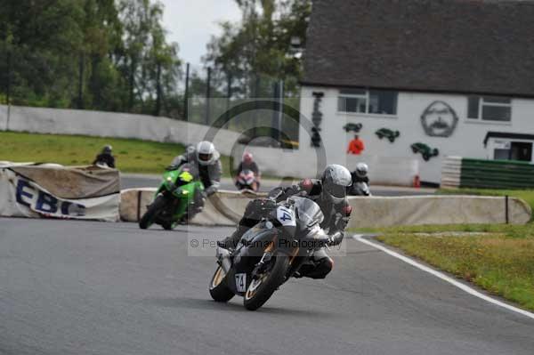 Mallory park Leicestershire;Mallory park photographs;Motorcycle action photographs;event digital images;eventdigitalimages;mallory park;no limits trackday;peter wileman photography;trackday;trackday digital images;trackday photos