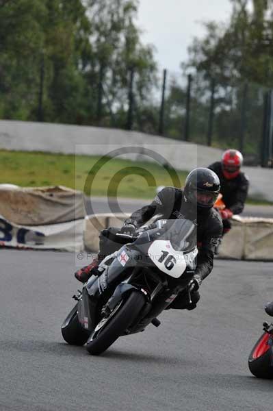 Mallory park Leicestershire;Mallory park photographs;Motorcycle action photographs;event digital images;eventdigitalimages;mallory park;no limits trackday;peter wileman photography;trackday;trackday digital images;trackday photos