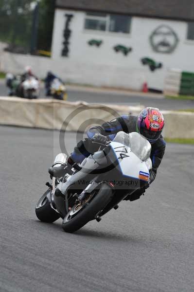 Mallory park Leicestershire;Mallory park photographs;Motorcycle action photographs;event digital images;eventdigitalimages;mallory park;no limits trackday;peter wileman photography;trackday;trackday digital images;trackday photos