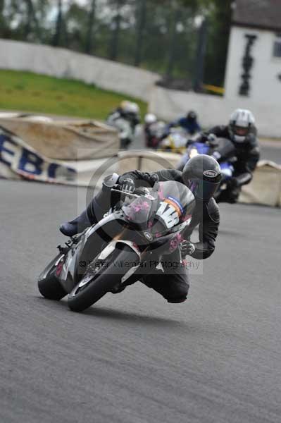 Mallory park Leicestershire;Mallory park photographs;Motorcycle action photographs;event digital images;eventdigitalimages;mallory park;no limits trackday;peter wileman photography;trackday;trackday digital images;trackday photos