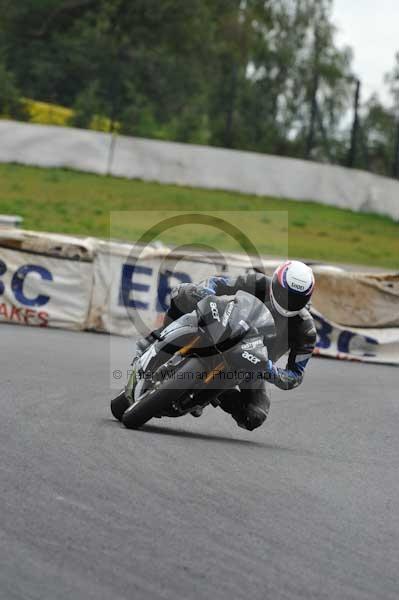 Mallory park Leicestershire;Mallory park photographs;Motorcycle action photographs;event digital images;eventdigitalimages;mallory park;no limits trackday;peter wileman photography;trackday;trackday digital images;trackday photos