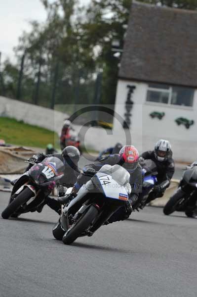 Mallory park Leicestershire;Mallory park photographs;Motorcycle action photographs;event digital images;eventdigitalimages;mallory park;no limits trackday;peter wileman photography;trackday;trackday digital images;trackday photos